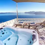 Villa Compass